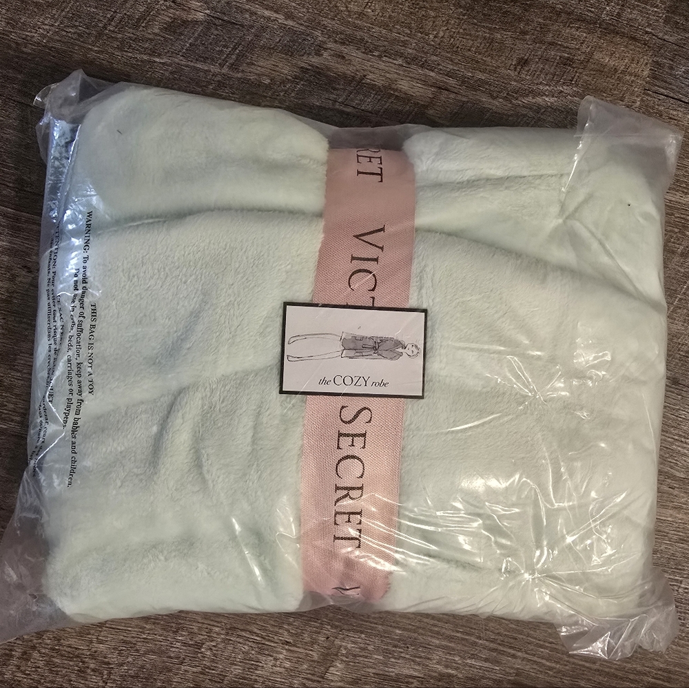 VS Cozy Robe(Red, Ivory, Mint. US M-L) - Picture 13 of 13